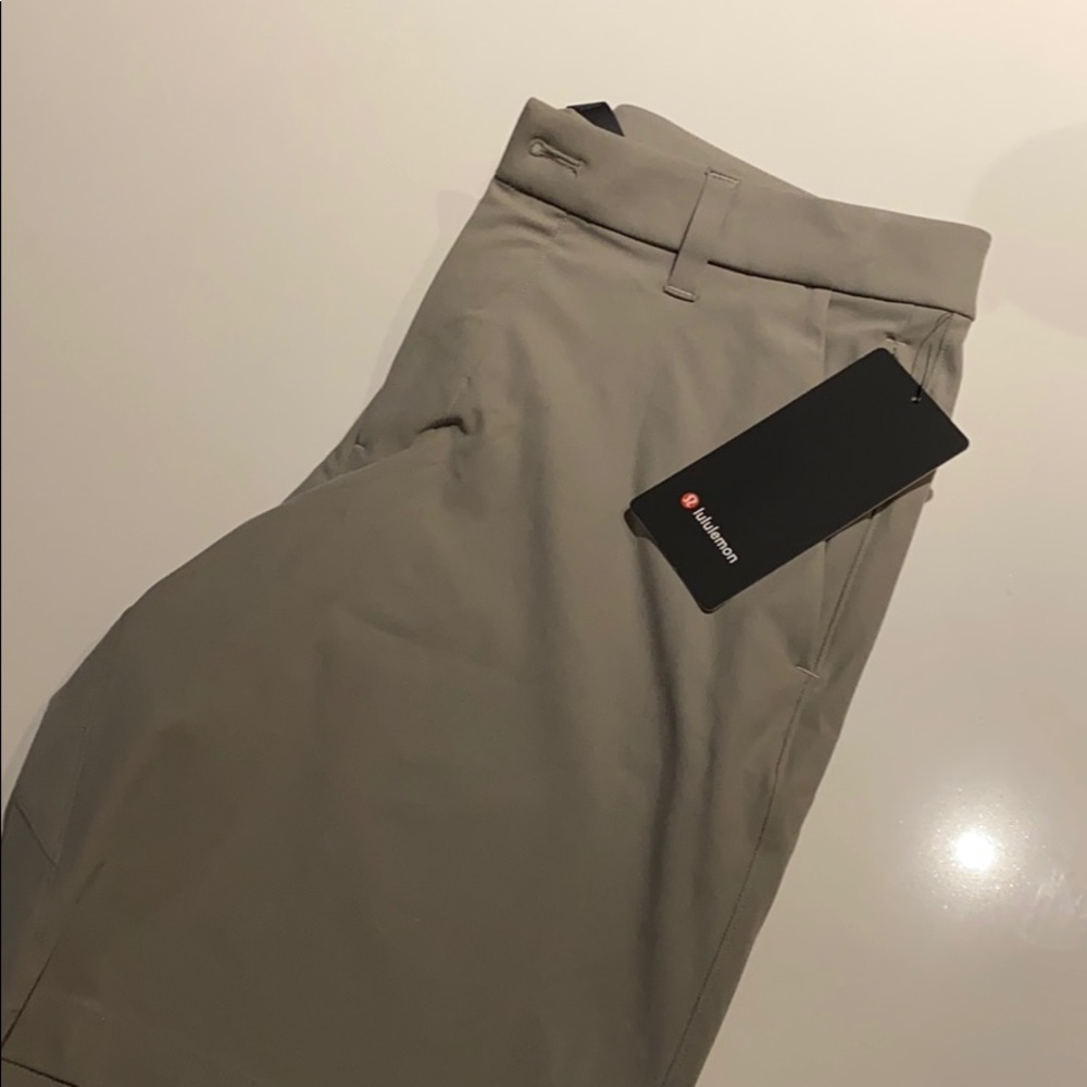 Lulu Lemon Commission Short Classic 9”